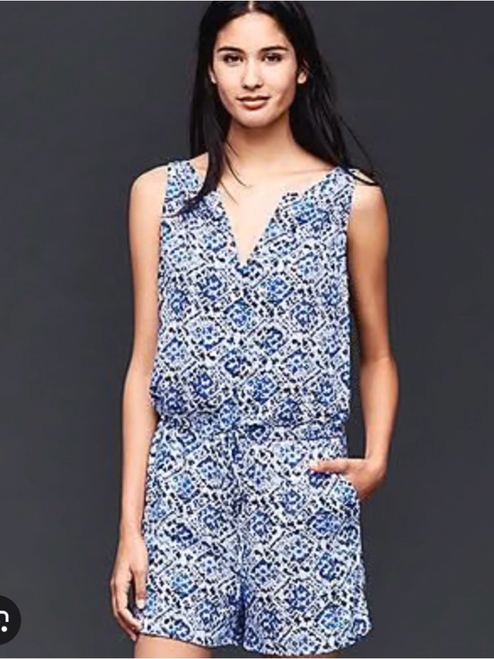 GAP Dresses & Skirts - GAP Blue and White Sleeveless V-Neck Midi Romper